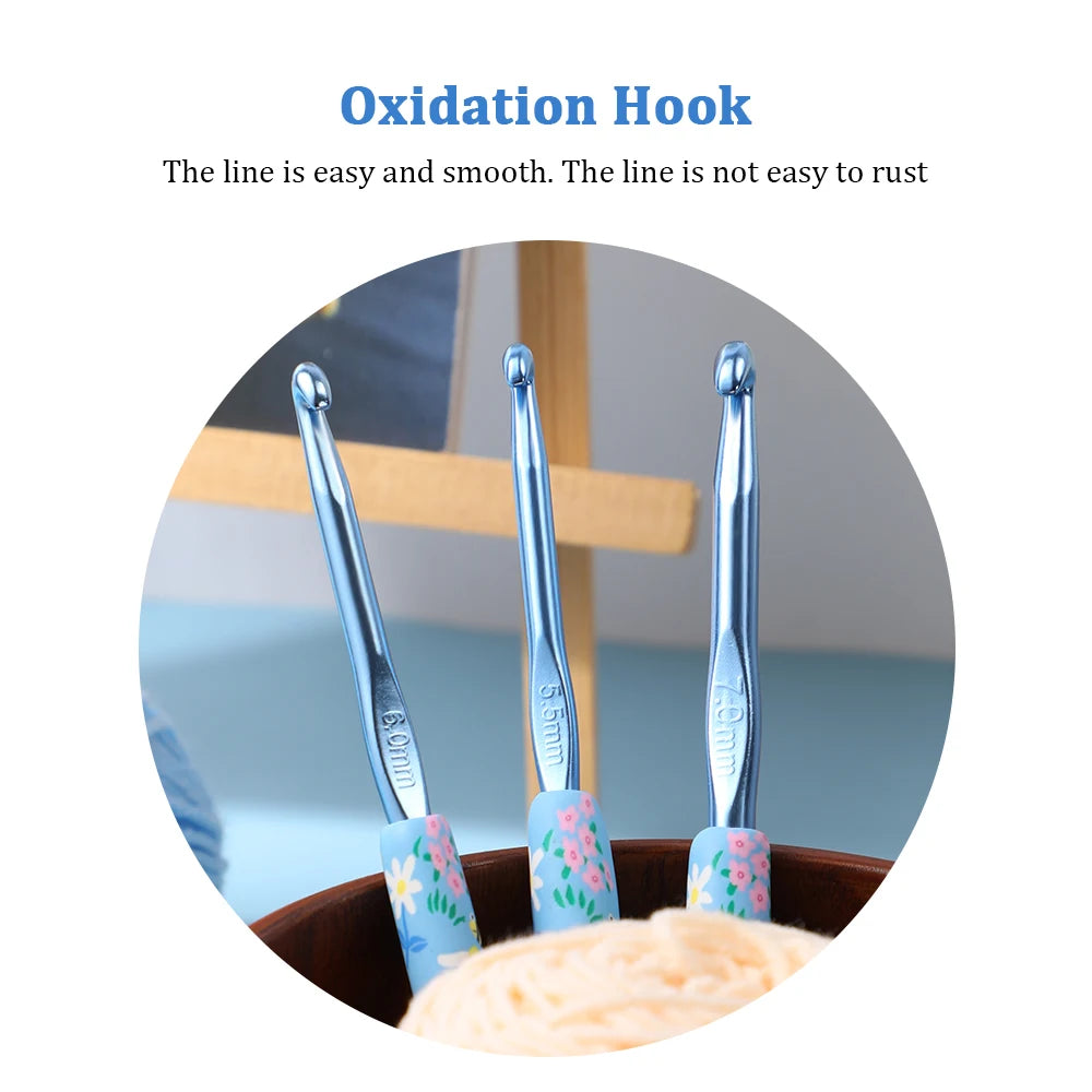 Crochet Hook, Bee Print Handle for Beginners & Handmade Yarn Projects