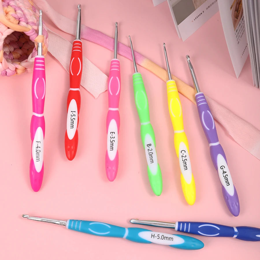 Crochet Hooks, Aluminum with Soft TPR Handles for Sweaters & Scarves