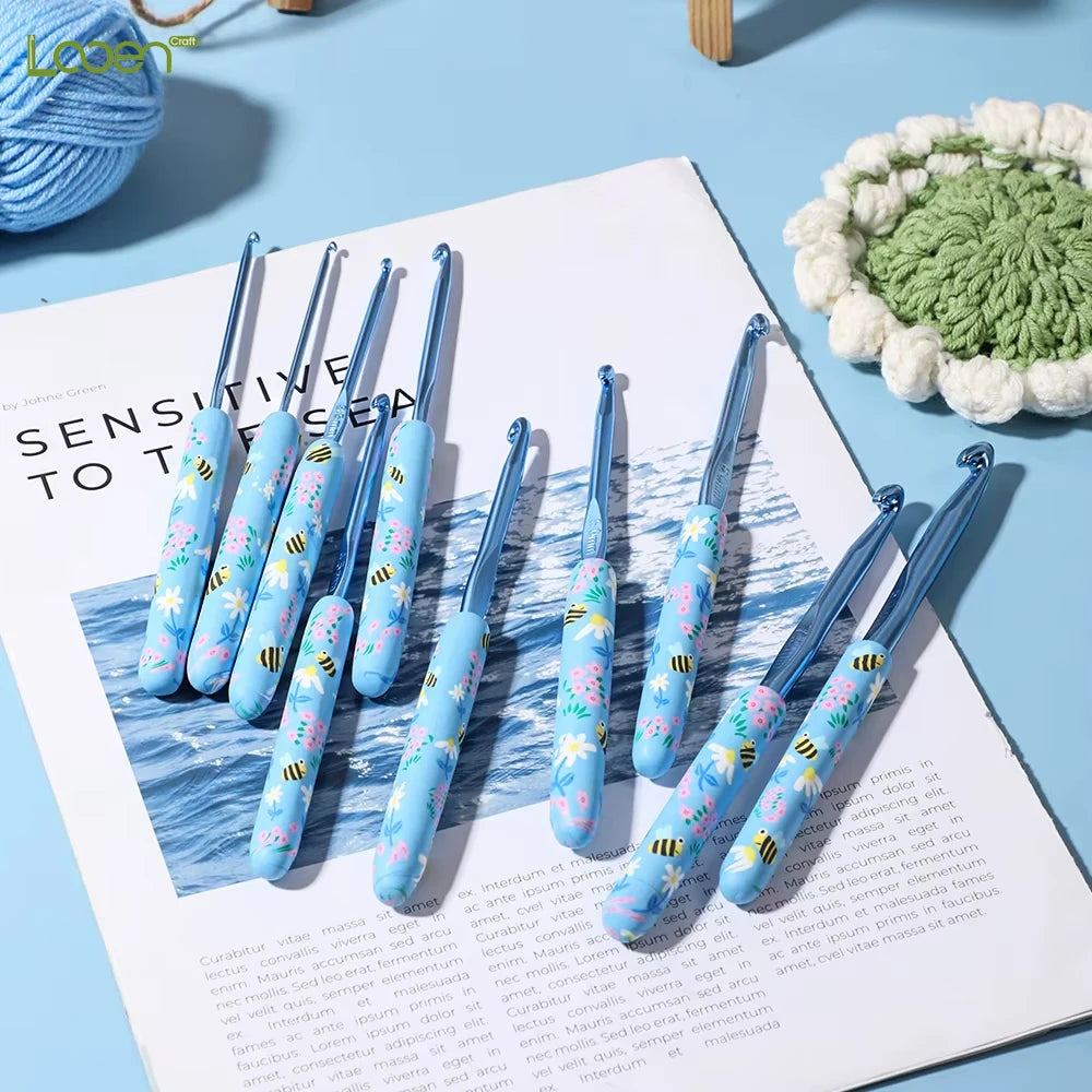 Crochet Hook, Bee Print Handle for Beginners & Handmade Yarn Projects