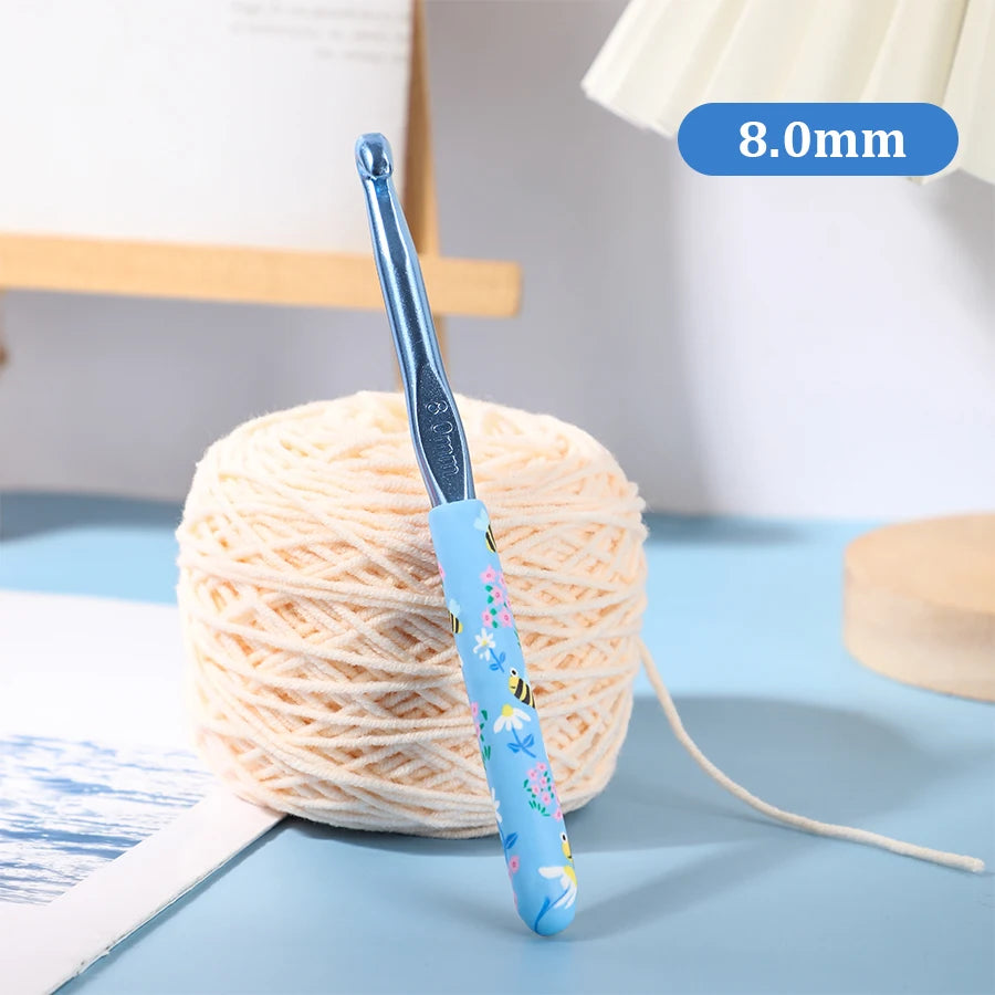 Crochet Hook, Bee Print Handle for Beginners & Handmade Yarn Projects