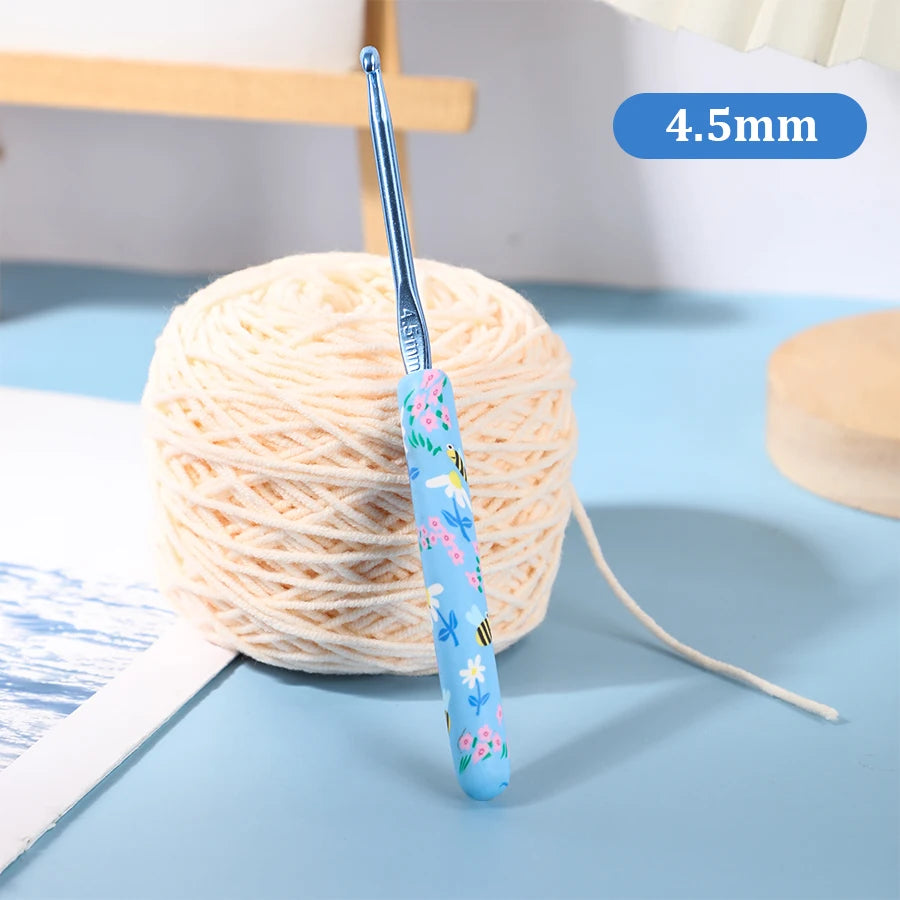 Crochet Hook, Bee Print Handle for Beginners & Handmade Yarn Projects