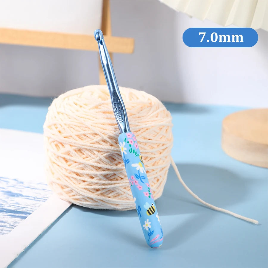 Crochet Hook, Bee Print Handle for Beginners & Handmade Yarn Projects