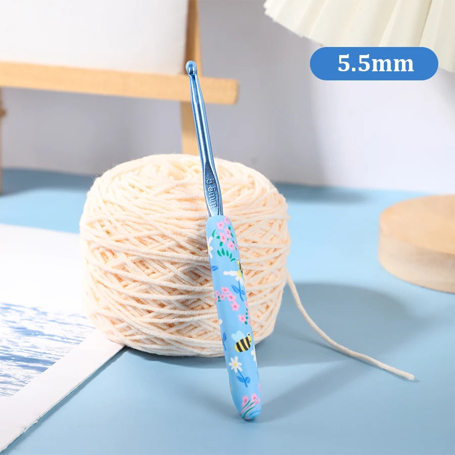 Crochet Hook, Bee Print Handle for Beginners & Handmade Yarn Projects