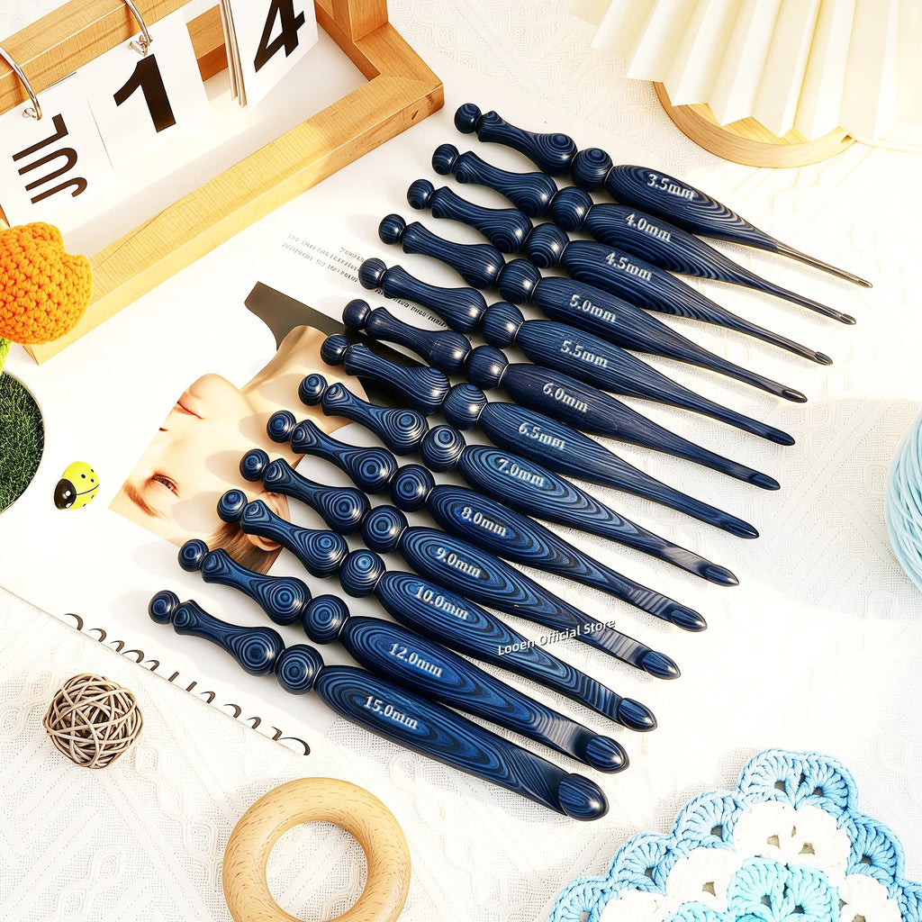 Crochet Hook, Blue Vintage-Style Wooden Handle for Handmade Yarn Crafts