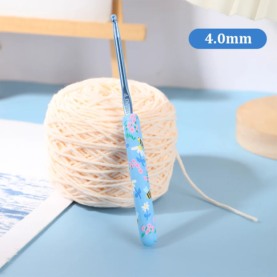 Crochet Hook, Bee Print Handle for Beginners & Handmade Yarn Projects