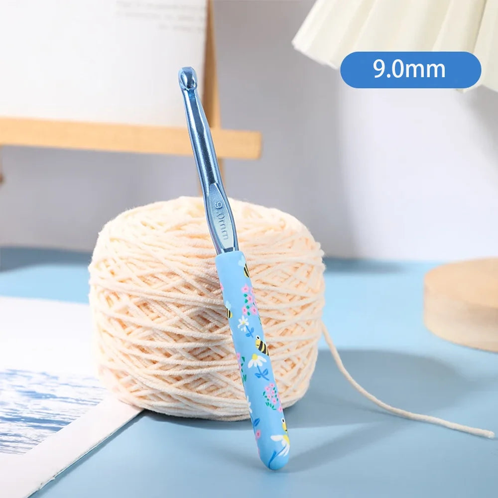 Crochet Hook, Bee Print Handle for Beginners & Handmade Yarn Projects