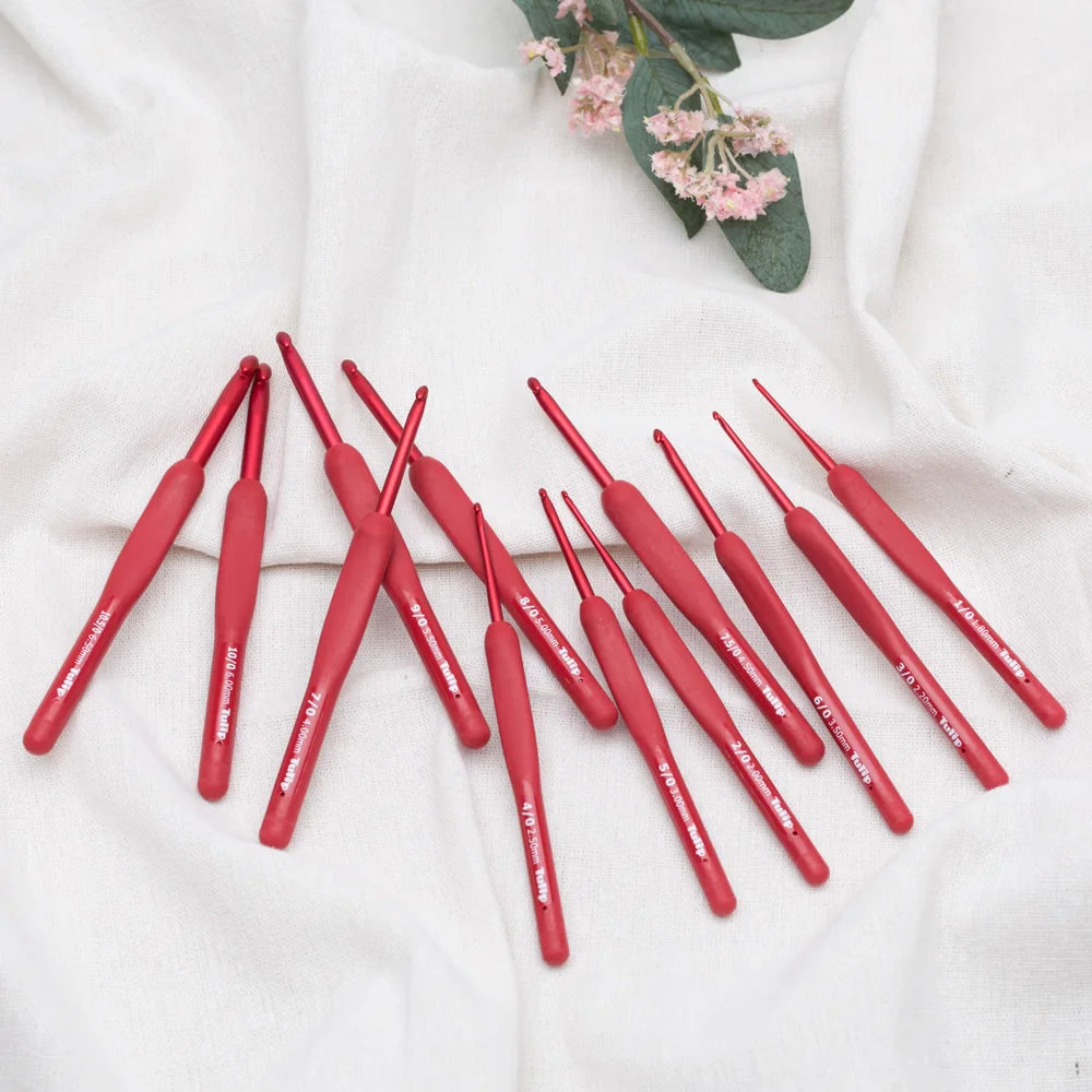 Crochet Hook, Tulip Etimo Red for Handmade Yarn Crafts & Needlework