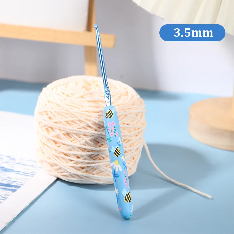 Crochet Hook, Bee Print Handle for Beginners & Handmade Yarn Projects