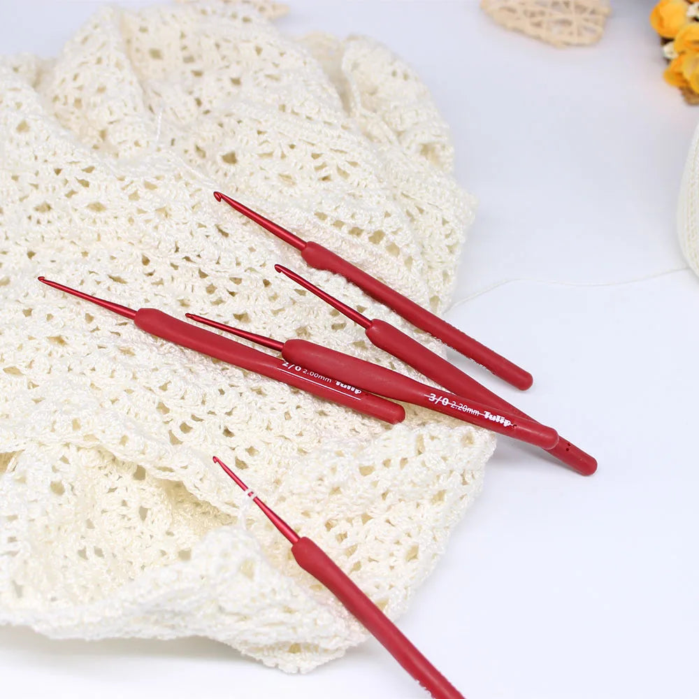 Crochet Hook, Tulip Etimo Red for Handmade Yarn Crafts & Needlework