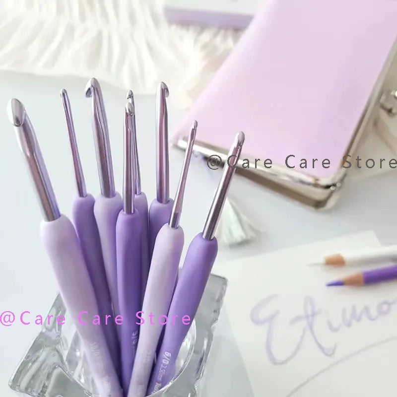 Crochet Hook, Tulip Etimo Murasaki Cushion Grip for Handmade Yarn Crafts
