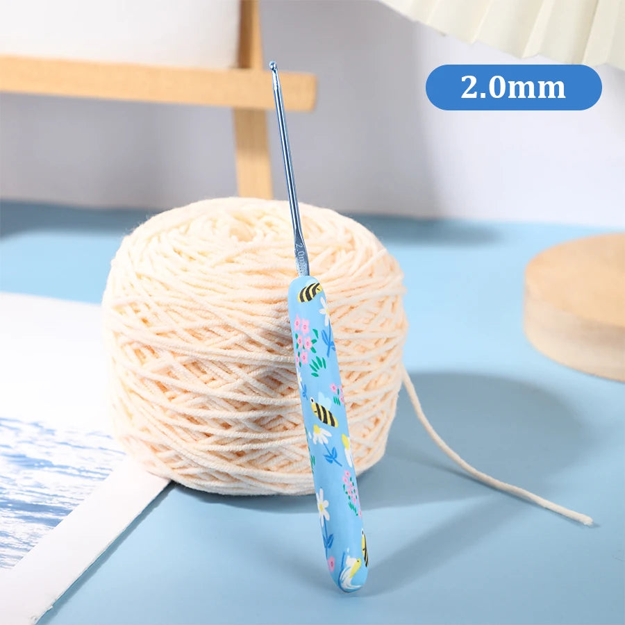 Crochet Hook, Bee Print Handle for Beginners & Handmade Yarn Projects