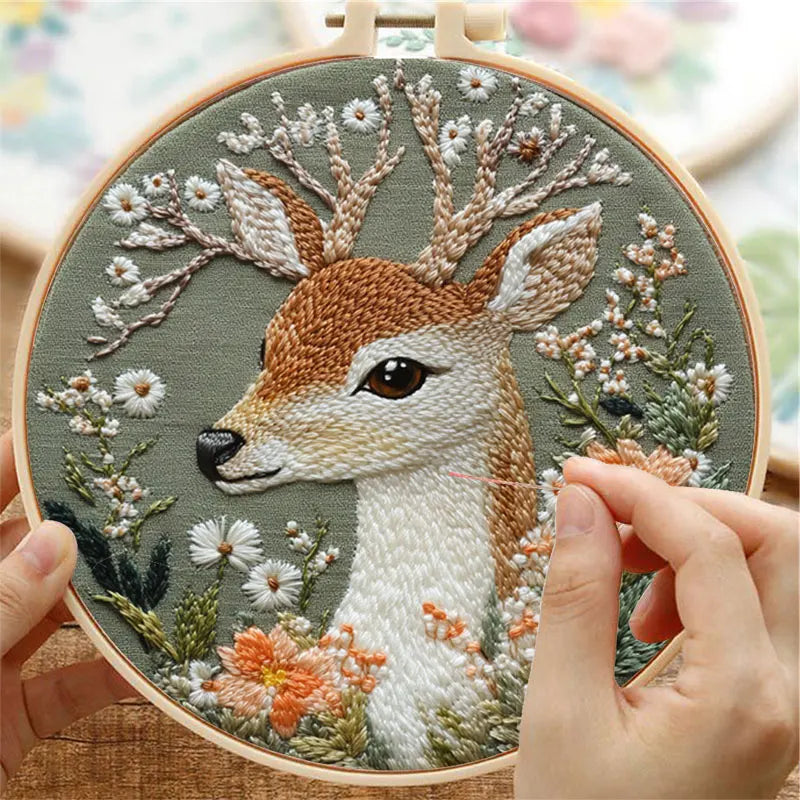 Embroidery Kit, Animal Landscapes with Hoop for Handmade Wall Art & Gifts