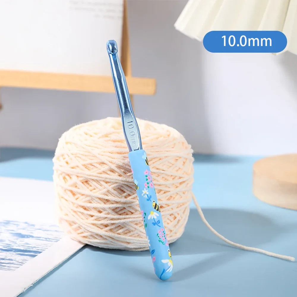 Crochet Hook, Bee Print Handle for Beginners & Handmade Yarn Projects