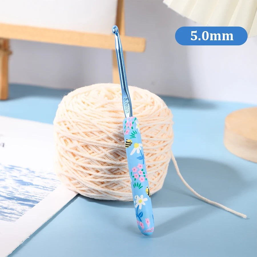 Crochet Hook, Bee Print Handle for Beginners & Handmade Yarn Projects