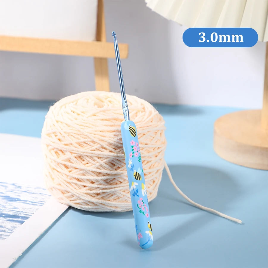 Crochet Hook, Bee Print Handle for Beginners & Handmade Yarn Projects